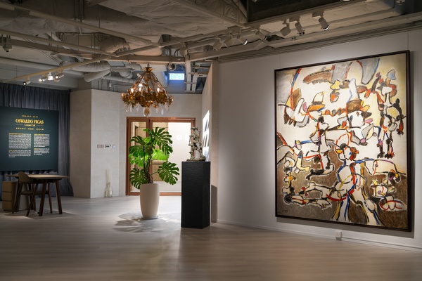  Solo Exhibition of Oswaldo Vigas: Curtain Call